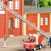 Auhagen 41686 Multicar M22 Feuerwehr Drehleiter DE | Bausatz Spur H0
