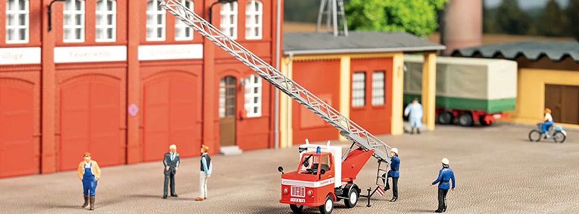 Auhagen 41686 Multicar M22 Feuerwehr Drehleiter DE | Bausatz Spur H0