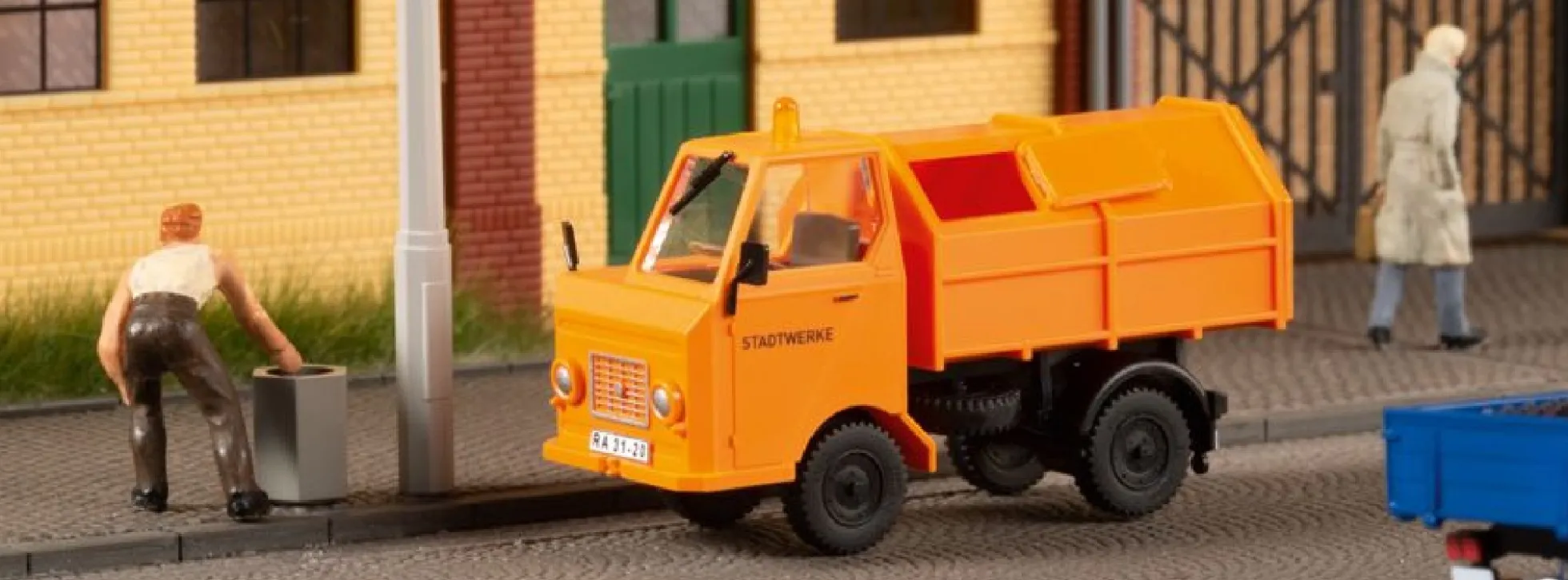 Auhagen 41672 Multicar M22 mit Abfallsammelbehälter | LKW Modell Bausatz Spur H0