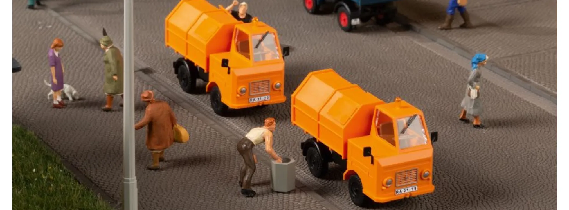 Auhagen 41672 Multicar M22 mit Abfallsammelbehälter | LKW Modell Bausatz Spur H0