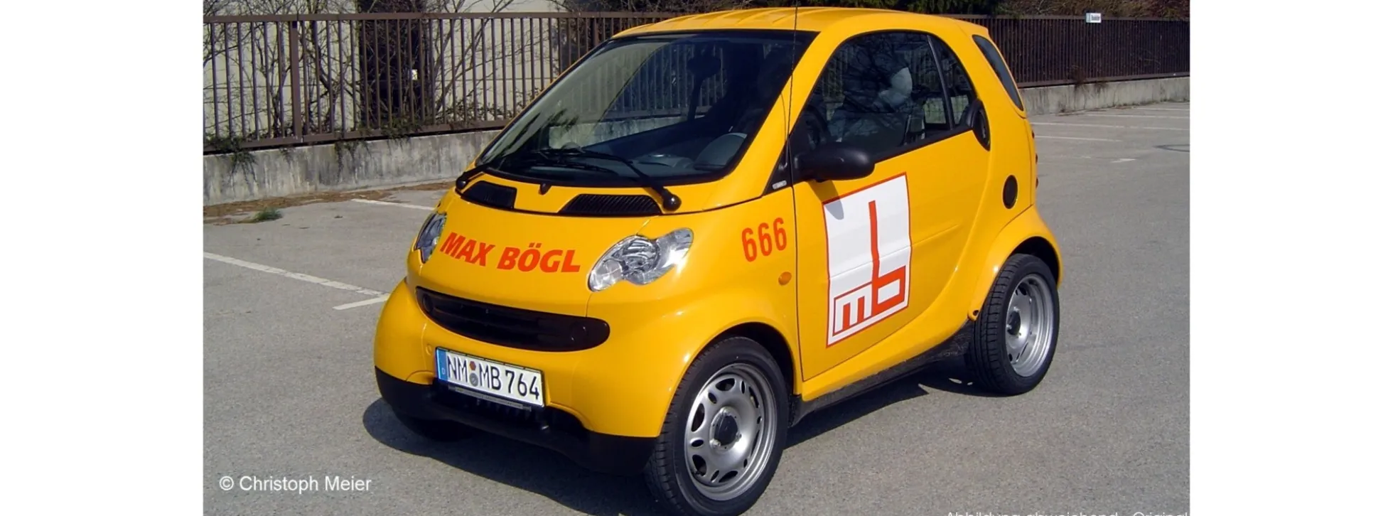 BUSCH 48900-182 Smart Fortwo Max Bögl | Modellauto 1:87