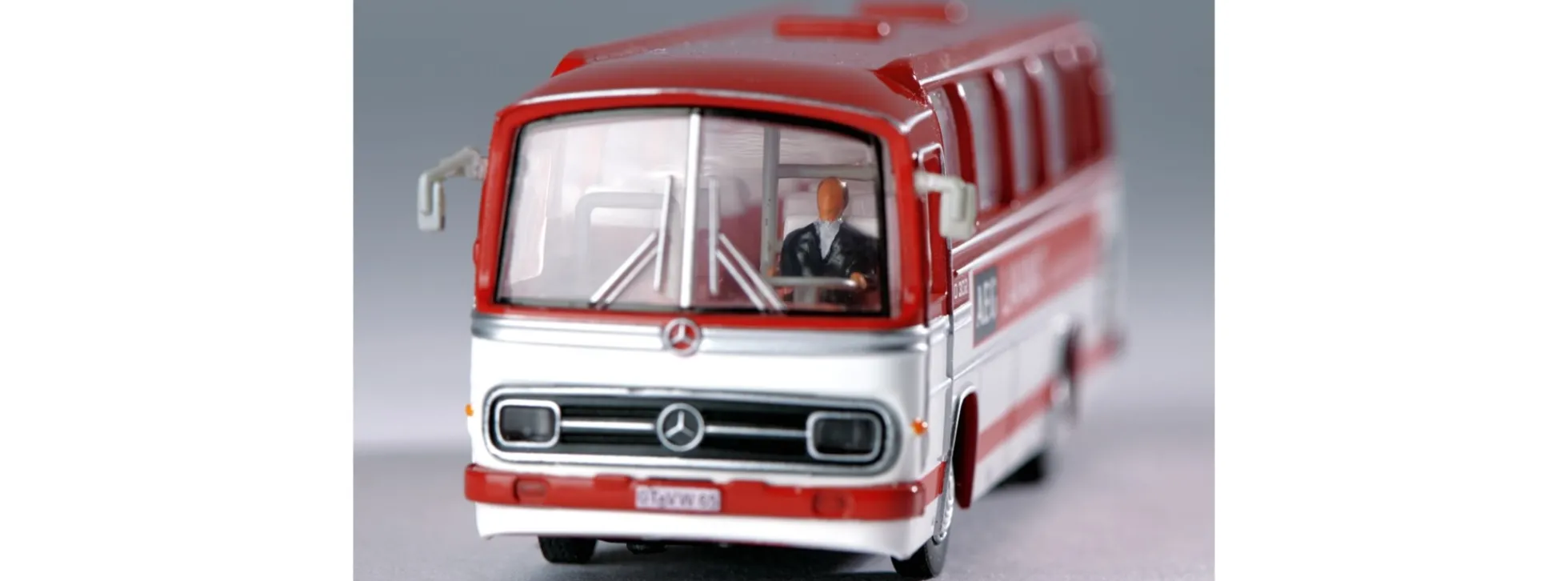 CARSON 500504144 MB O 302 Bus, rot | 2.4GHz | RC Auto 1:87 Spur H0
