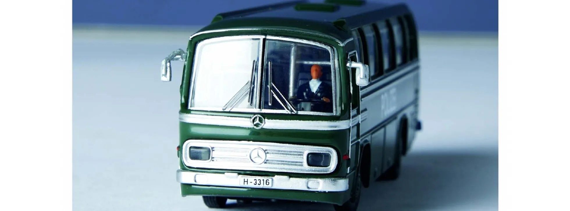 CARSON 500504151 Mercedes-Benz Bus O 302 Polizei | 2.4GHz | RC Auto 1:87 Spur H0