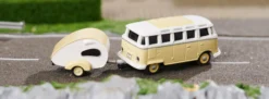 CARSON 500504164 VW T1 Samba mit Wohnwagen | 2.4GHz | RC Auto 1:87 Spur H0