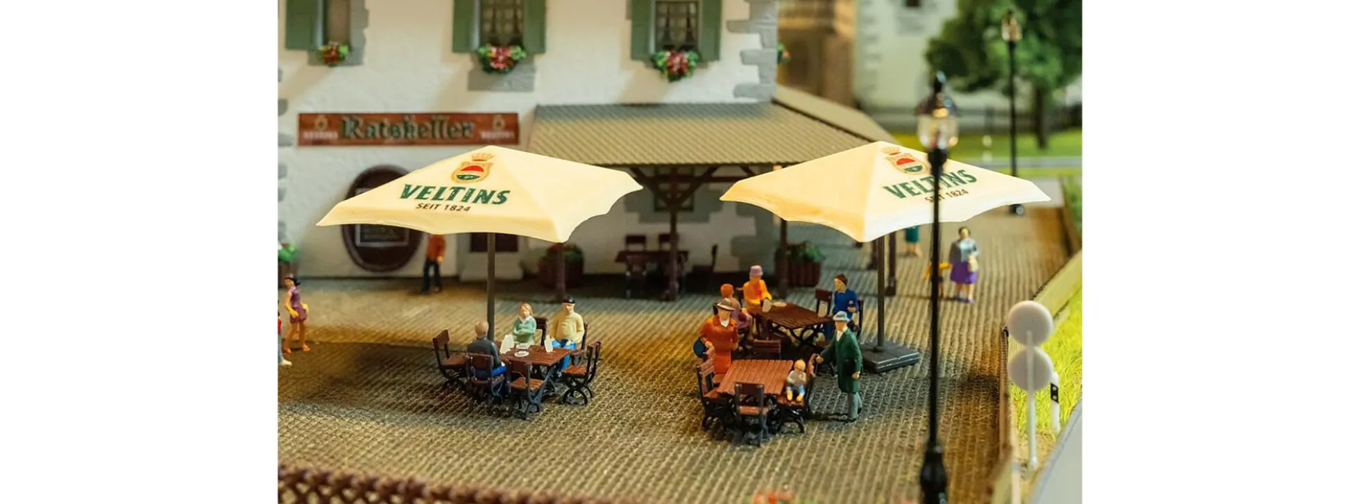 FALLER 180437 Biergarten-Set Veltins | Bausatz Spur H0