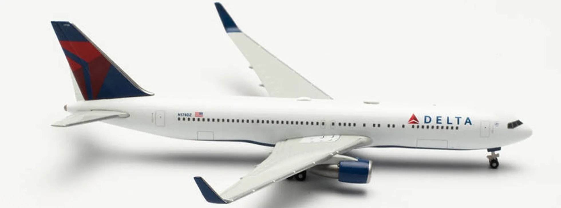herpa 535335 Boeing 767-300 Delta Air Lines Flugzeugmodell 1:500