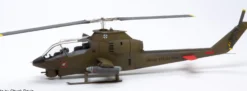 ICM 32060 AH-1G Cobra Frühe Ausführung des US Angriffshelikopters | Hubschrauber Bausatz 1:32