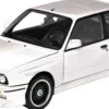 IXO 10131 BMW E30 1987 weiß | Lichtfunktion | Metallteile | Premium Auto Bausatz 1:8