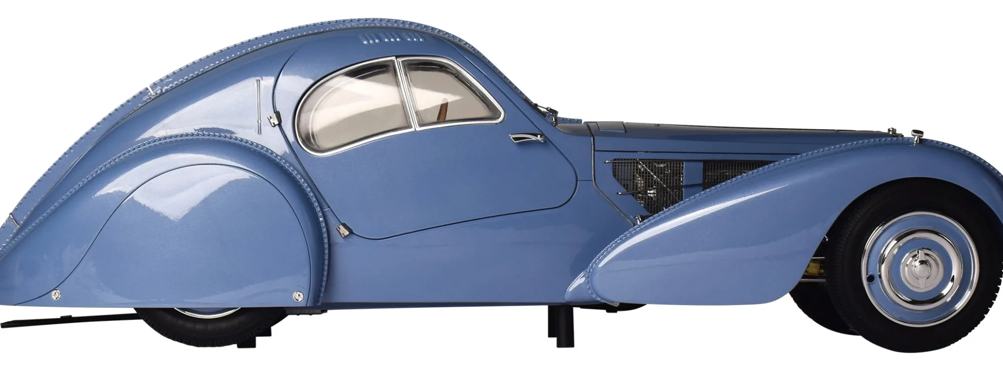 IXO 10108 Bugatti Typ 57 SC Atlantic | Lichtfunktion | mit Metallteilen | Premium Auto Bausatz 1:8