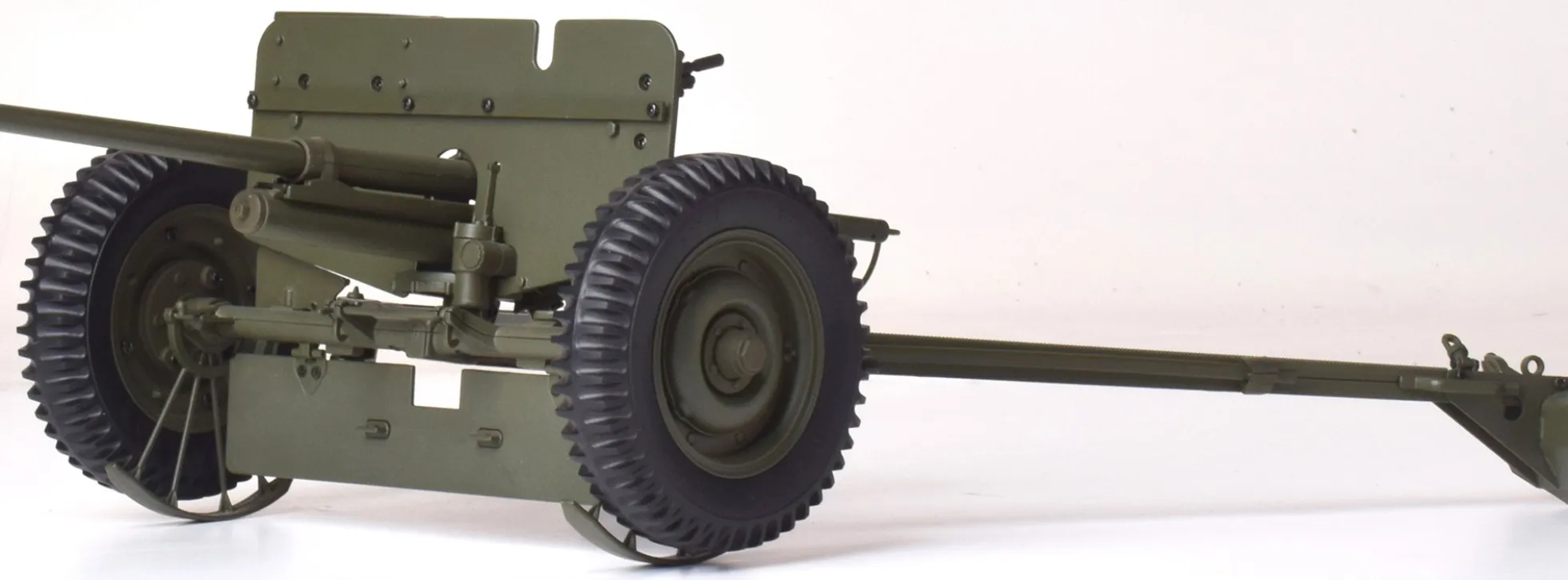 IXO 10105 Jeep Willys mit Anhänger + M3A1 u. M2 | mit Metallteilen | Premium Militär Bausatz 1:8