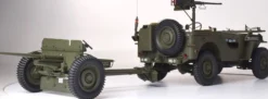 IXO 10105 Jeep Willys mit Anhänger + M3A1 u. M2 | mit Metallteilen | Premium Militär Bausatz 1:8