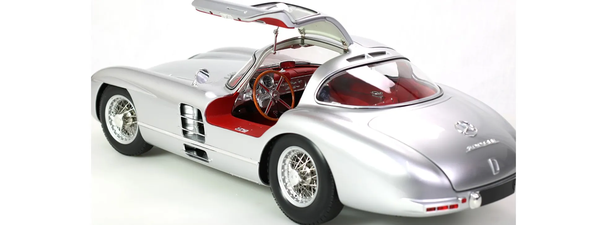 LEGRAND LE105 Mercedes-Benz 300 SLR Uhlenhaut Coupe - Der Rote | Premium Bausatz 1:8