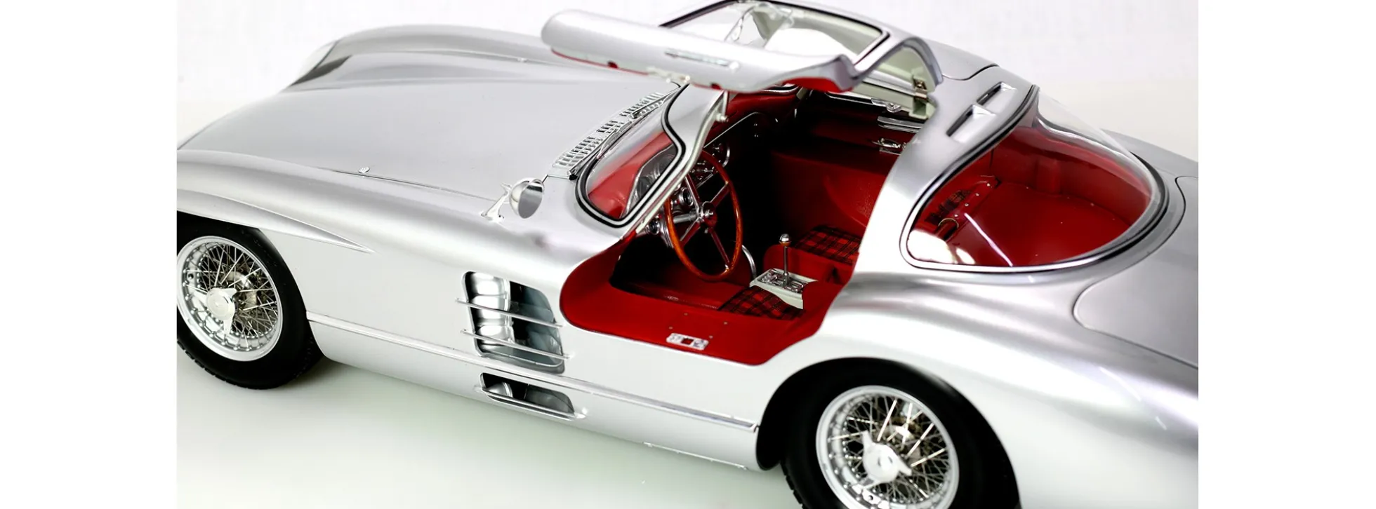 LEGRAND LE105 Mercedes-Benz 300 SLR Uhlenhaut Coupe - Der Rote | Premium Bausatz 1:8