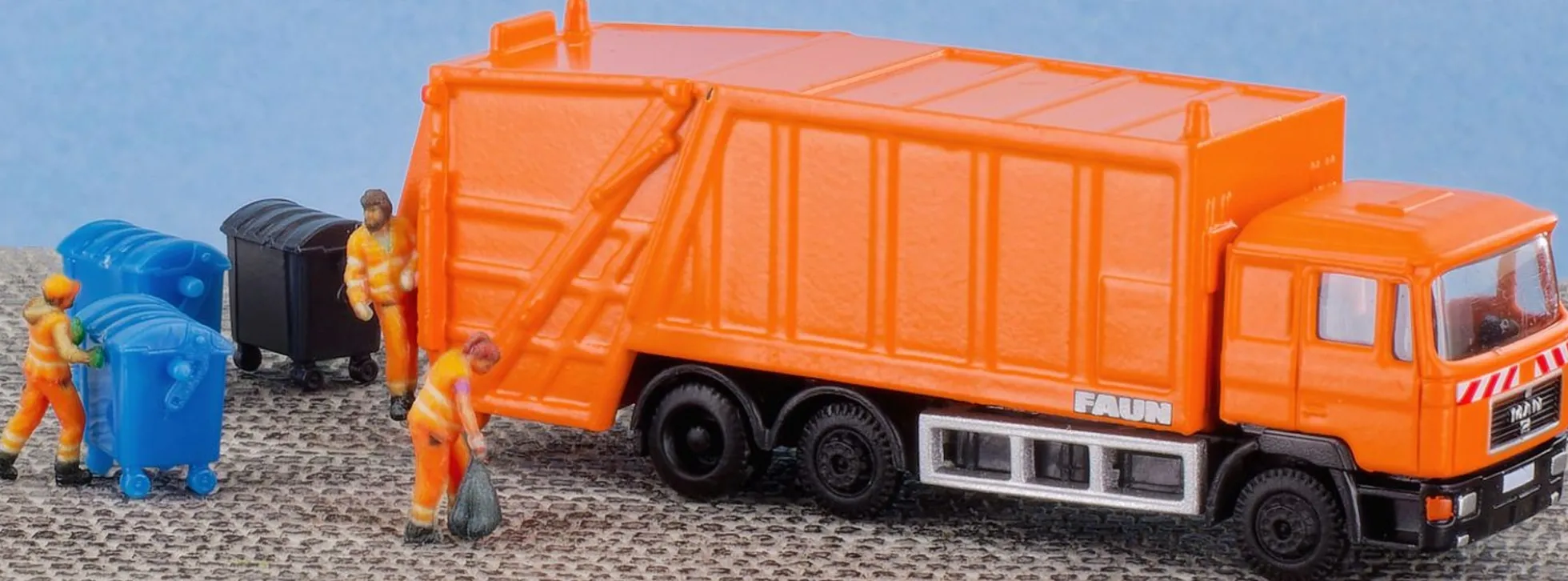 LEMKE LC97001 MiNiScene Müllabfuhr mit Figuren - kommunal | LKW-Modell 1:160