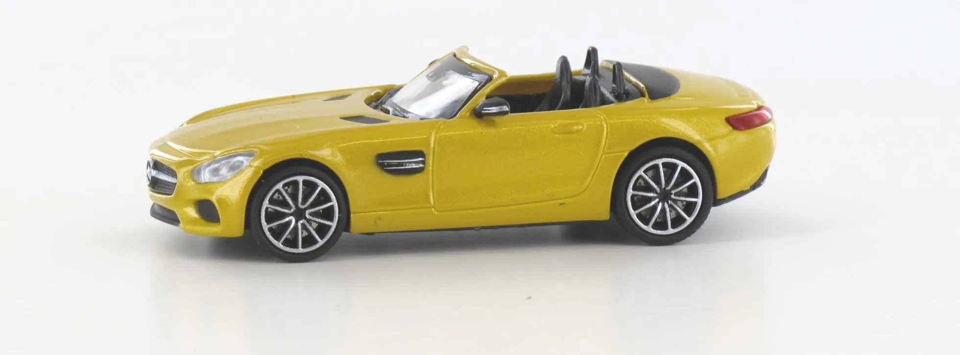 MINICHAMPS 870037132 Mercedes-AMG GTS Roadster 2015 gelbmetallic Automodell Spur H0