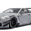 Solido 421186583 Nissan GT-R R35 grau | mit Figur | Modellauto 1:18