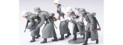 TAMIYA 35256 Deutsche Infanterie in Winteruniform 5 Figuren Bausatz 1:35