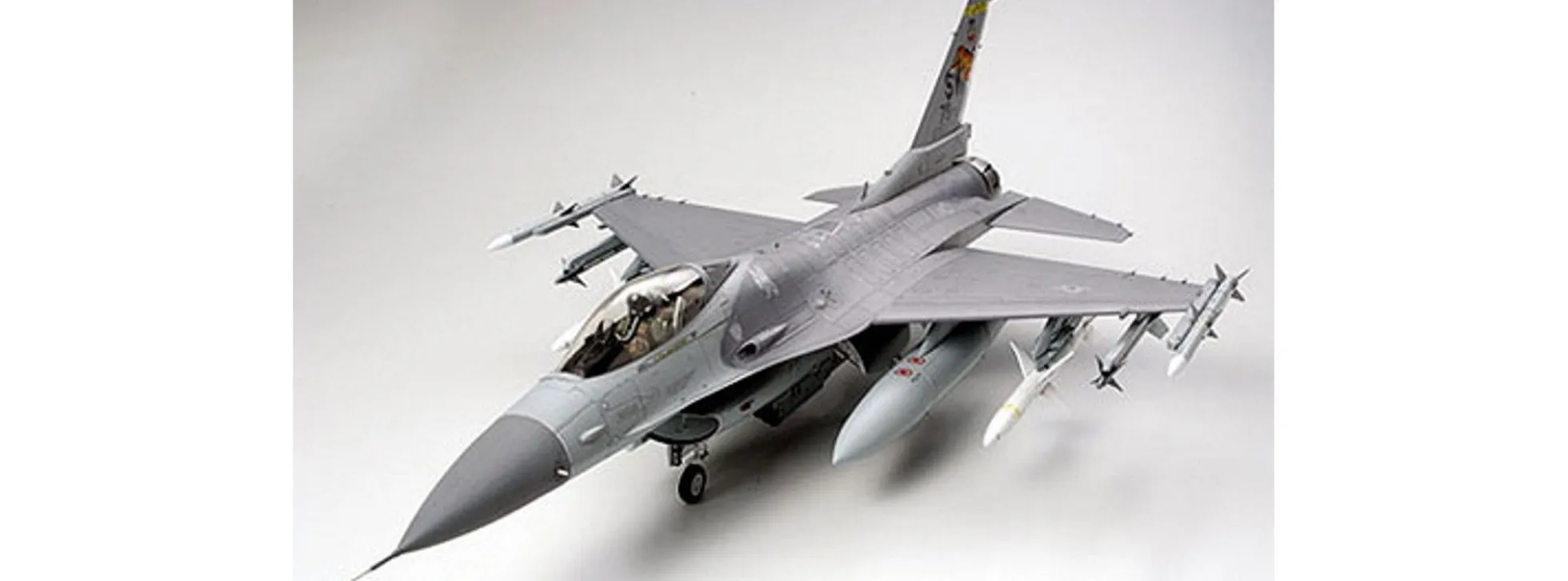 TAMIYA 60315 Lockheed Martin F-16CJ Flugzeug Bausatz 1:32