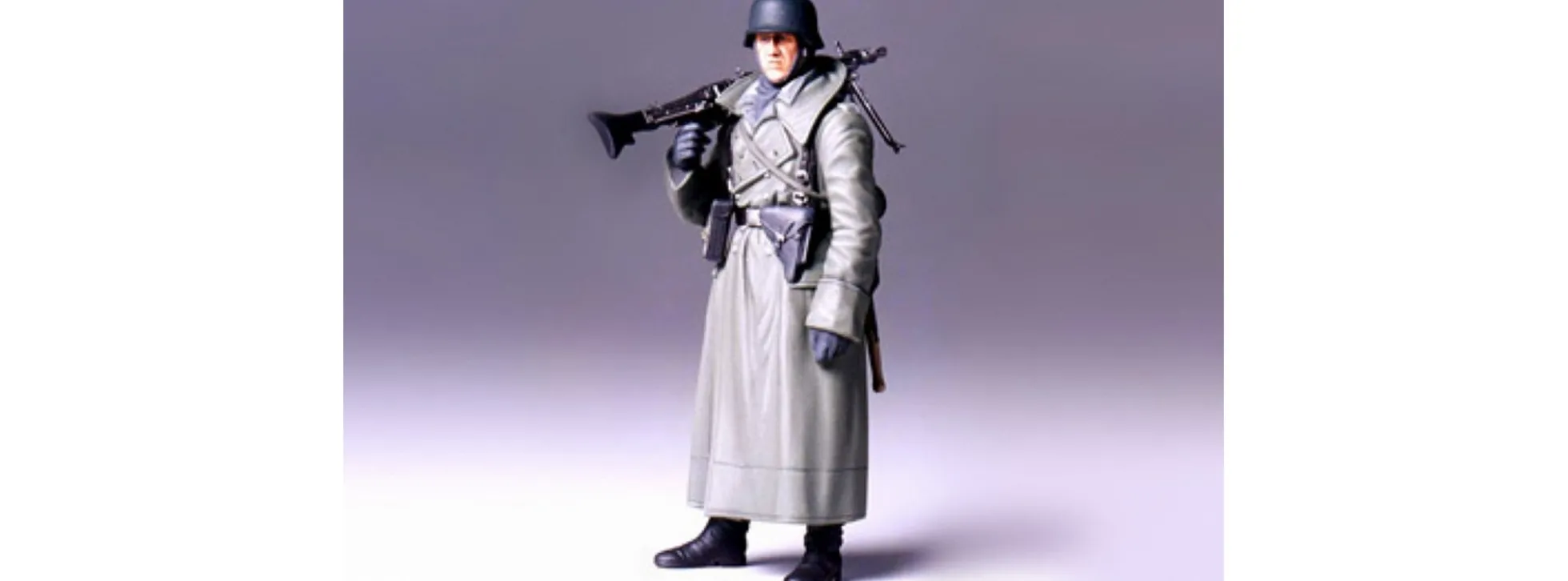 TAMIYA 36306 Wehrmacht Soldat mit Mantel und MG | Figuren Bausatz 1:16