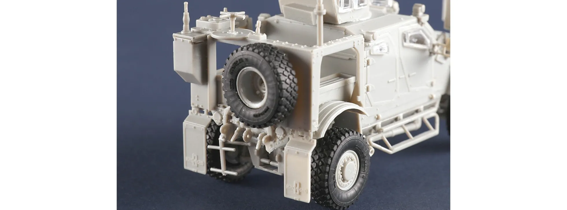 TRUMPETER 07413 Oshkosh M1240 M-ATV MRAP | Militär Bausatz 1:72