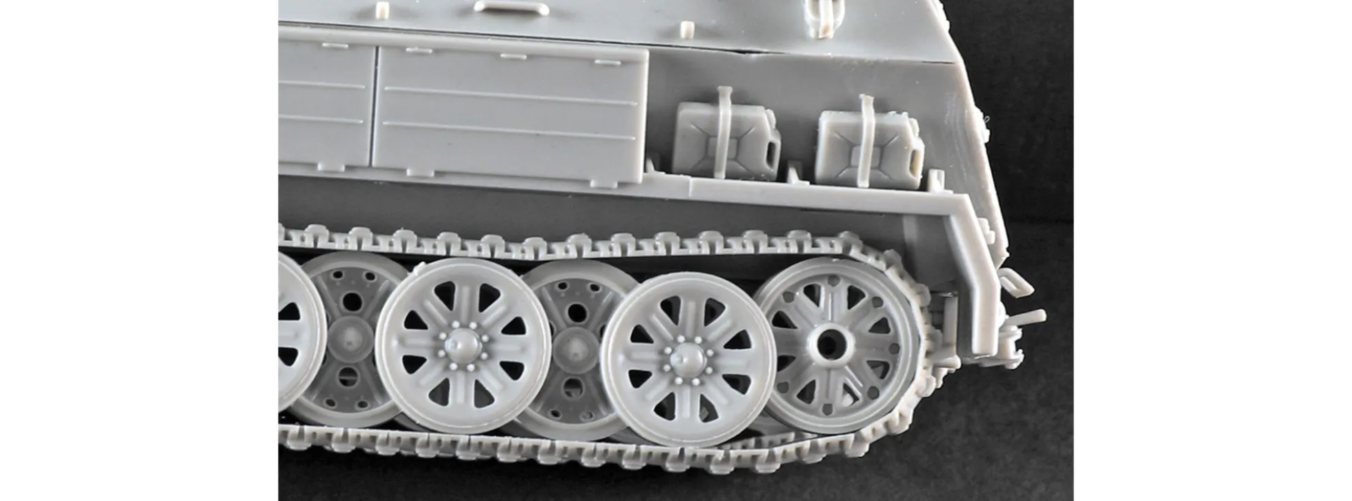 TRUMPETER 07404 Sd. Kfz. 8 Gepanzerte 12t | Halbkettenfahrzeug Bausatz 1:72