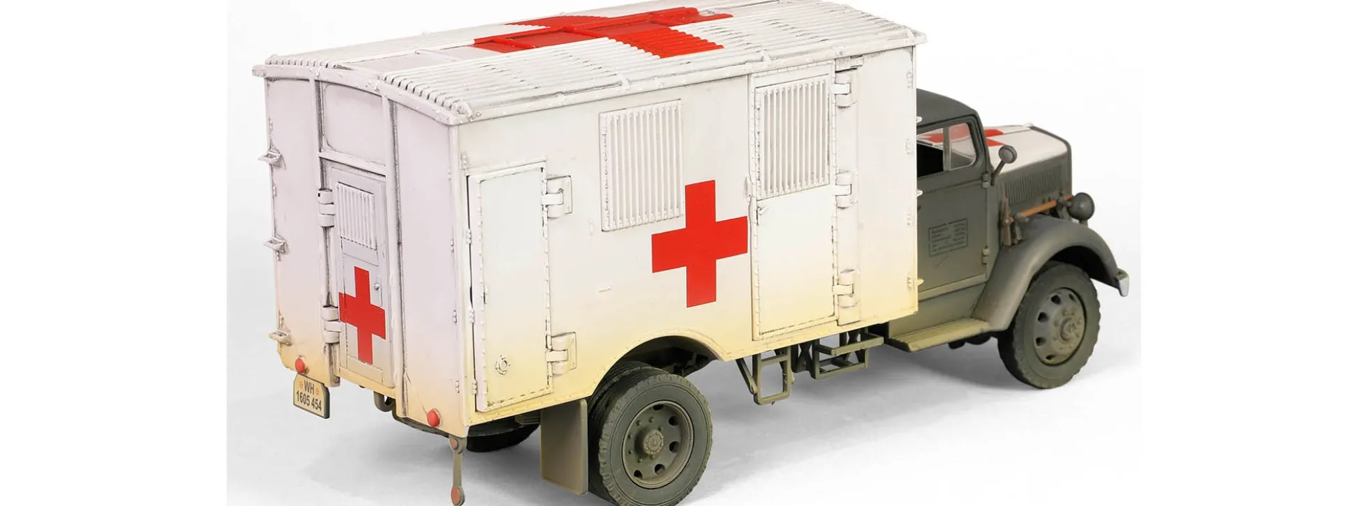 WALTERSONS 10062 Opel Blitz 6700 A-Typ Ambulanz | Blaulichtmodell 1:32